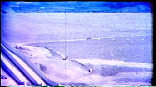從60年6月由護斗段開始，分塊分層進行為護斗、洩槽溢流堰、二座橋墩及橋檯等，到62年6月全部澆置完成。