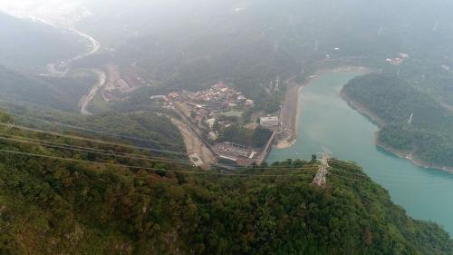 位於南投縣水里鄉車埕村，鄰近集集線鐵道終點站車埕車站，是台電明潭發電廠的下池，為一利用水里溪河谷地形興建的人工湖泊。