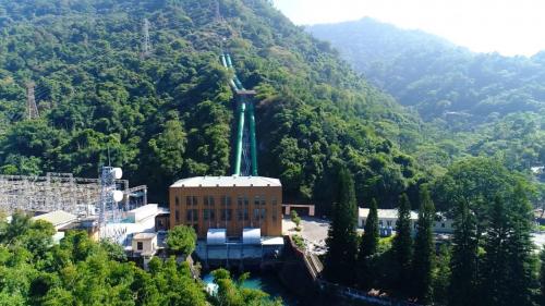 位於南投縣水里鄉鉅工村，在水里溪與銃櫃溪匯流處，於1935年12月開工，當時稱為日月潭第二發電所，1937年完工。
