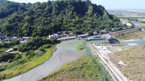 斗六堰2001年完工，原為斗六大圳進水口，經納入集集共同引水計畫工程後，重新改建進水口以連接南岸聯絡渠道。
