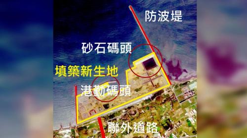 1998年12月防波堤、填築新生地、聯外道路、3座港勤碼頭、2座砂石碼頭等工程陸續完工，將近6年的第一期工程正式完成