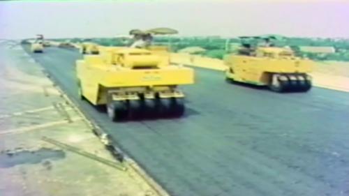 1971年8月14日開工，原預定在1978年12月完工，實際提前於同年8月完工。北起基隆，南迄鳳山，全長374.3公里，榮工處完成的路段近170公里，約佔45.94%。