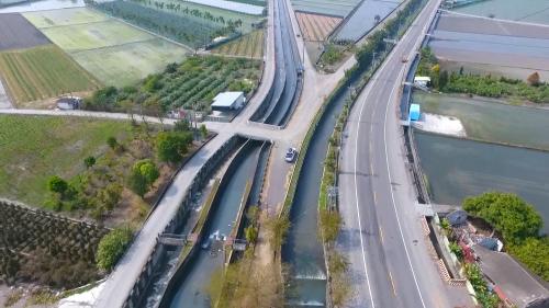莿仔埤圳是台灣第一條官設水圳，從彰化溪州鄉取濁水溪水灌溉整個彰化西南地區，幹線39公里，支線211公里，分線148公里，沿線灌溉18,850公頃的農田。