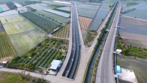 莿仔埤圳是台灣第一條官設水圳，從彰化溪州鄉取濁水溪水灌溉整個彰化西南地區，幹線39公里，支線211公里，分線148公里，沿線灌溉18,850公頃的農田。