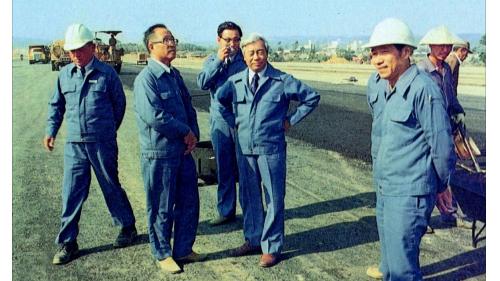 嚴孝章先生視察榮工處承辦之中山南北高速公路工程