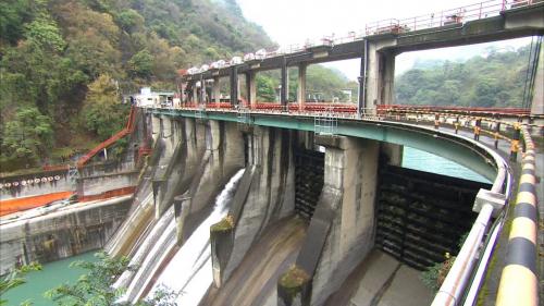 天輪壩是大甲溪流域從上游下來第四個水壩，是整個大甲溪流域歷史建設最早的一個水壩，始建於日據時代，1952年續建， 於1956年啟用。