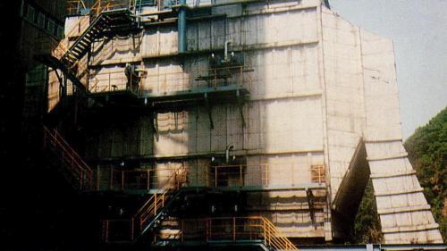 1982年深澳電廠新增靜電集塵器，大幅減低排氣中粒狀汙染物。