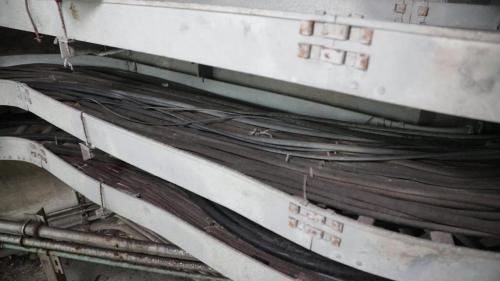 協和電廠於暗渠西側，另開挖一小型隧道以鋪設電纜線路、輸油管等管線。