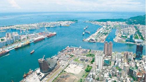 高雄港十二年擴建浚挖航道及抽沙填土