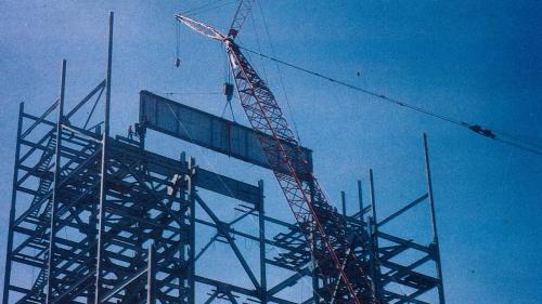 1988年，在完成地基加固後， 進行汽機房及鍋爐房基礎施工、鋼架安裝、循環水進出水暗渠挖掘等工程。