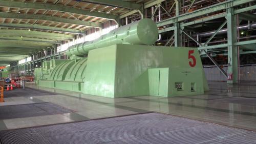 台中電廠汽力發電機組的第一、二機組於　1991年5月及8月完工併聯商轉，而第三、第四機組於1992年6月及10月完工併聯商轉，均為台中電廠第一期工程、裝置均為55萬瓩的燃煤機組。