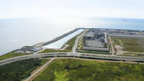出水口位於廠區西側，建有排水圍堰及導流堤，長800公尺，冷卻機組後的溫海水會順著導流堤逐漸降溫，最後排入海中。