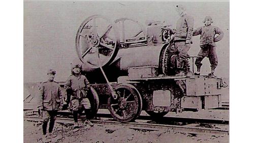 製造於1881年，這台機車在唐胥鐵路修建期間，由開平礦務局胥各莊修車廠員工利用鍋駝機等施工機具拼裝而成。