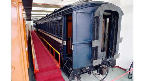 1904年，SA4102總督花車完工出廠，專供臺灣總督巡視之用，全長13.9公尺，最高車速為75km/hr ，其車體由柚木、檜木純手工打造，也是首輛裝載電力設備的客車。
