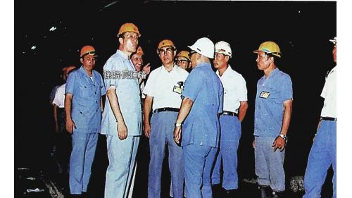 1973年12月25日動工興建，1980年2月1日完成，孫院長運璿巡視隧道施工。