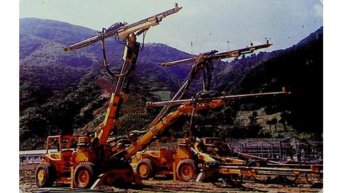 輪胎式鑽堡機