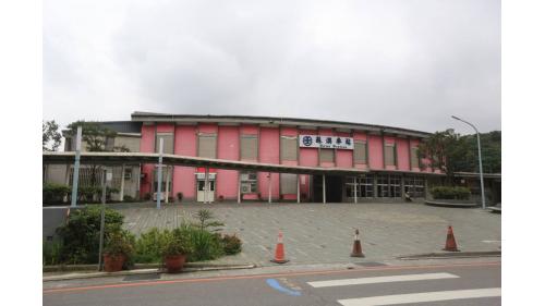 1919年3月24日設立蘇澳車站，1962年9月30日改建為今日所看見的站房，蘇澳車站為宜蘭線的終點站。
