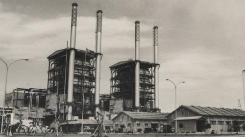 高雄港:大林發電廠於1969年第一號蒸氣機組正式商轉。1970年併聯第二號蒸氣機組供電。