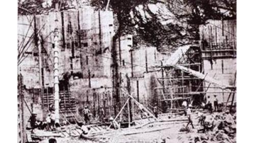 始建於1919年，武界壩位於仁愛鄉法治村前的濁水溪谷上，兩岸溪谷均為峭壁，水流又急，是困難度很高的工程。