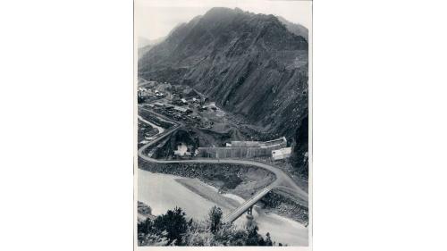 工期歷時8年，1964年6月完工啟用。
