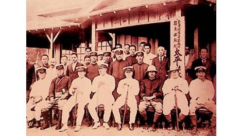 為使泰雅族人參與林班測量及林務工作，於泰雅族設置教育所，教師由太平山警察擔任。