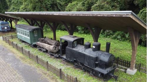 昔日舊土場車站被保存至今。另中華號老火車亦在土場展示。