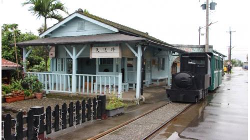 建於1921年，為日據時期運送珍貴林木而建的太平山鐵道沿線的車站，是山地與平地的轉接站，典型的日式建築，昔日除運材外，並兼營載客，至今天送埤舊車站、轉車台及加水塔，仍被妥善保存，並成為熱門觀光景點之一。