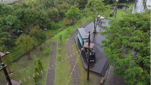 當太平山鐵路土場至天送埤站，鐵軌因豪雨而毀損不堪使時，由羅東站來的火車，就要在天送埤迴轉盤調頭。