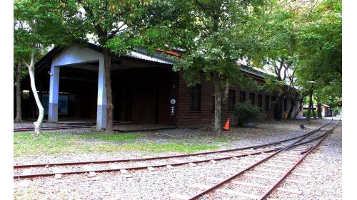 竹林車站是平地鐡道的終點站，1994年因風災損毀拆除，2004年依站房原貌重建，位於今日羅東林業文化園區內。