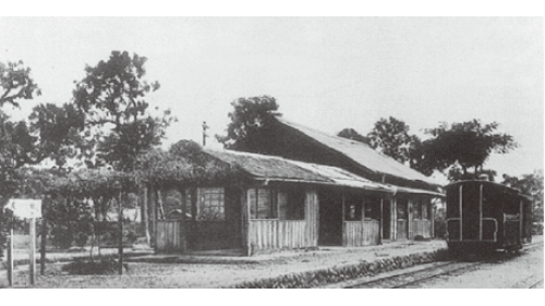 1927年臺糖會社宣布旗尾線改為乘客本位的經營模式，不僅改善車頭、車廂，並增加班次及增設車站。