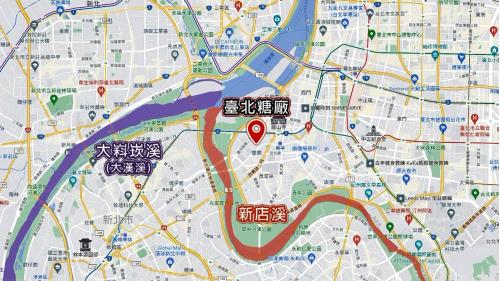 臺北糖廠於1911年成立，位於新店溪、大嵙崁溪合流處(今萬華大理街)，東臨縱貫鐡路，臺北糖廠依賴河運、鐡路及台車運輸。