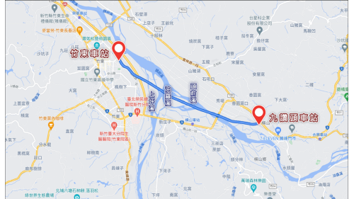 內灣線行經橫山鄉，若取直線通過則需經油羅溪、上坪溪及頭前溪的交會地，每遇洪水橋樑均遭沖燬，經常造成交通中斷，爰更改設計，轉個大彎在橫山設站，為九讚頭站及竹東站的中繼站。