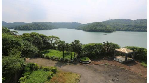 新山水庫於1976年興建，1980年完工，是基隆最重要的水資源，位於基隆市安樂區南側，基隆河支流，大武崙溪中游新山溪上，為公共給水單一標的離槽水庫。