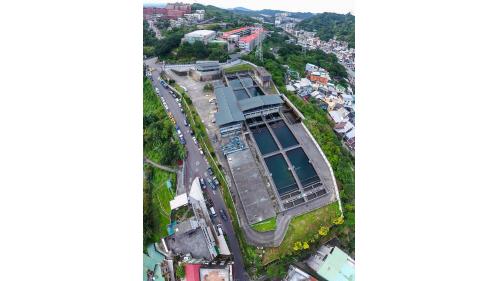 安樂淨水廠隸屬台灣自來水公司第一區管理處新山給水廠，位於基隆市安一路，採用傳統式快濾池，於1973年1月正式啟用。
