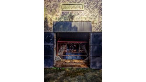 草山水道陽明湧泉又稱「藍寶石泉」，位於陽明山國家公園。
