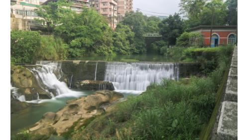 &nbsp;
將東勢溪跟西勢溪匯流的水，經由照片右方的第三代幫浦間，將水抽到淨水廠。上方橋樑為雙龍橋。