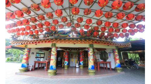 &nbsp;
位在西勢溪與東勢溪的匯流處，右邊為福興宮守護西勢溪，左邊為福德宮守護東勢溪。