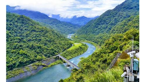 &nbsp;
翡翠水庫設施包括主壩、溢洪道、落水池、副壩、翡翠電廠與靜水池