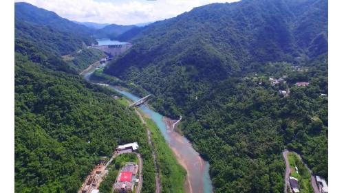 &nbsp;
翡翠水庫設施包括主壩、溢洪道、落水池、副壩、翡翠電廠與靜水池
