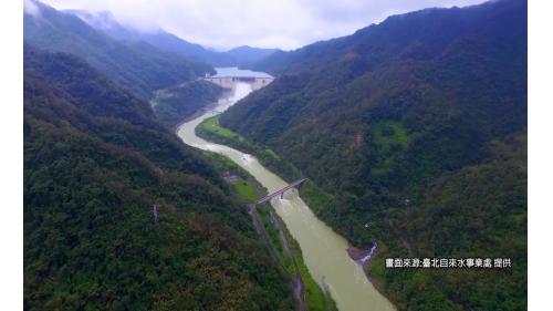 &nbsp;
翡翠水庫設施包括主壩、溢洪道、落水池、副壩、翡翠電廠與靜水池