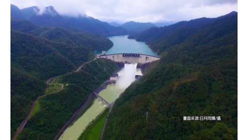 &nbsp;
翡翠水庫設施包括主壩、溢洪道、落水池、副壩、翡翠電廠與靜水池