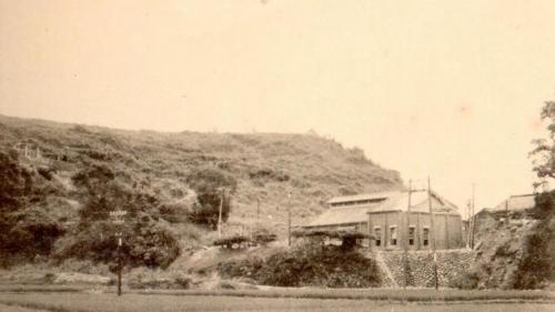 &nbsp;大甲溪流域的第一座水力電廠，位於台中巿石岡區社寮角，1922年2月完工，舊稱「社寮角發電廠」，2001年，因應政府組織改革，社寮角發電廠改稱為大甲溪發電廠社寮機組。