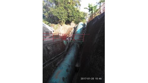 目前壓力鋼管全長103.249公尺，鋼管直徑2.419公尺，連接到電廠內的水輪發電機組。
