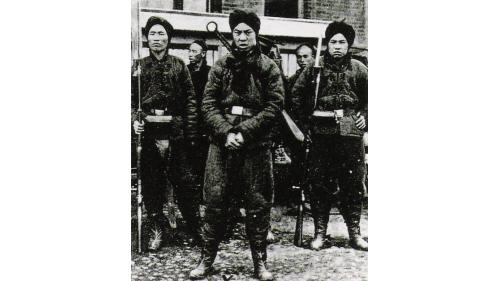甲午戰敗，人民反抗帝國主義的鬥爭日益高漲，終於引起義和團運動。1898年義和團原為民間習武團體，以扶清滅洋為口號。