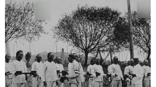 華勇營為1898年英國，為加強防護所招募的華人軍隊。由於英國軍餉較清軍高，吸引許多華人加入。1900年5月華勇營已有600多人，年齡介於23歲至25歲之間，部隊編制齊全，設置長槍連、機槍連、炮隊及騎兵隊，另有樂隊、譯員及衞生隊。
&nbsp;
