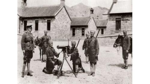 華勇營為1898年英國，為加強防護所招募的華人軍隊。由於英國軍餉較清軍高，吸引許多華人加入。1900年5月華勇營已有600多人，年齡介於23歲至25歲之間，部隊編制齊全，設置長槍連、機槍連、炮隊及騎兵隊，另有樂隊、譯員及衞生隊。
&nbsp;