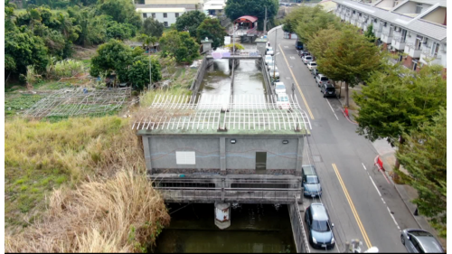 大鴛鴦汴水門將葫蘆墩圳一分為二，左側為東汴幹線向南往潭子、北屯一帶前進；右側為西汴幹線，則往大雅、西屯一帶。