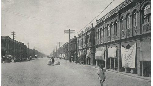 &nbsp;1905年日人規劃的新竹街，以新竹廳舍為中心。1908年南北縱貫鐵路通車，1913年第四代新竹驛完工。1920 年，新竹廳改新竹州。