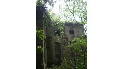 &nbsp;新竹水道水於1925年開始建設新竹水道，1929年完工通水。位於新竹街，主要水源為隆恩圳，於1929年興建完成，出水量為每日5,000噸，供應新竹地區居民用水。