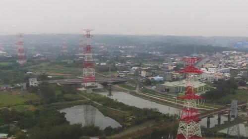 通霄電廠至峨眉之間的161KV線路全線更新，全長共計58.6公里、171座鐵塔，以配合輸送日後電廠完工後所增加的發電量。